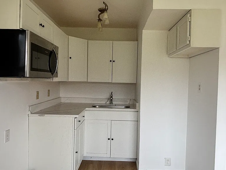 1919 Ackley Ave — Photo 4