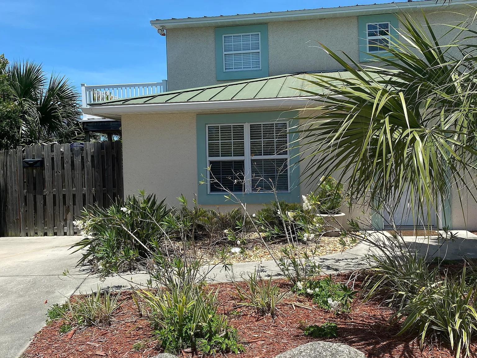 2 bed, 900 sqft, $1,250 — Photo 1