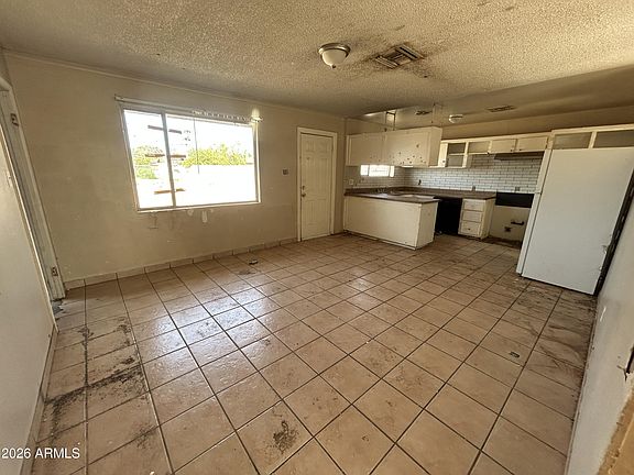 5th image of 6438 W MONTEBELLO Avenue