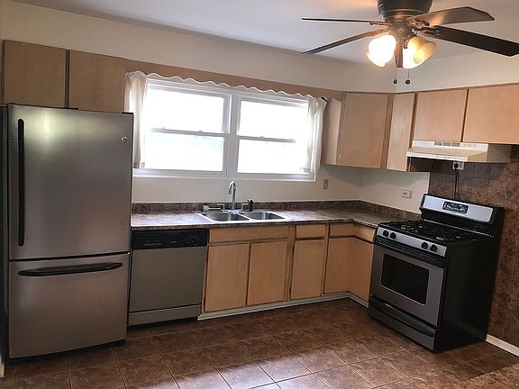 3rd image of 1418 N Maple Ave