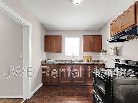 2nd image of 472 W 66th St