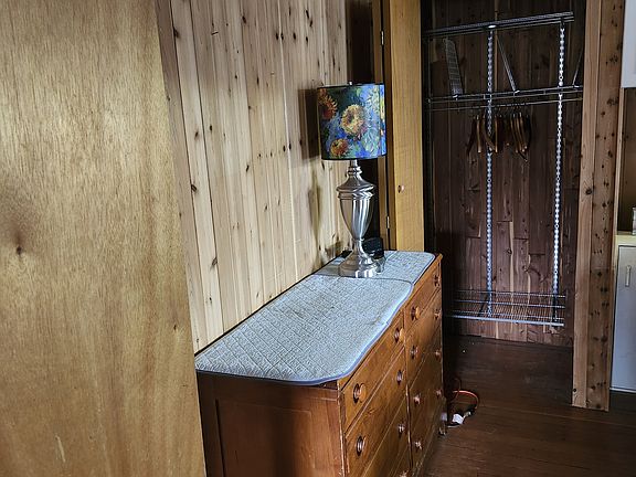 Bedroom entry with closet