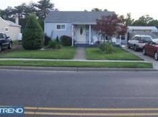 448 N Forklanding Rd, Maple Shade, NJ 08052