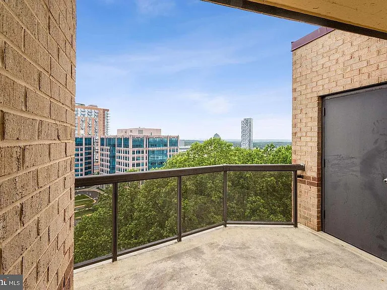 8370 Greensboro Dr #1010 — Photo 3