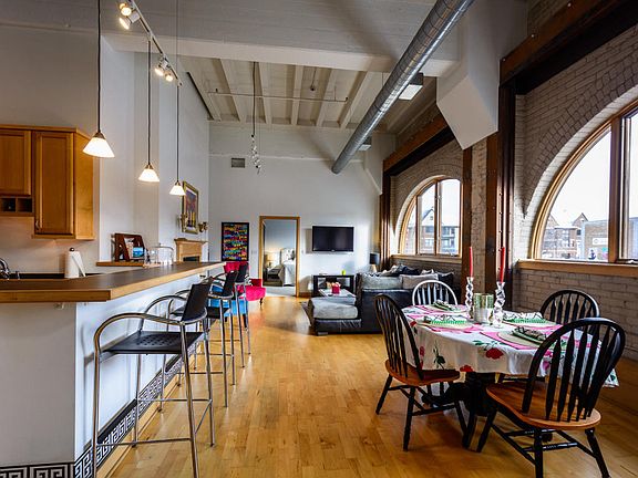 4th image of 1325 N Van Buren St APT 201