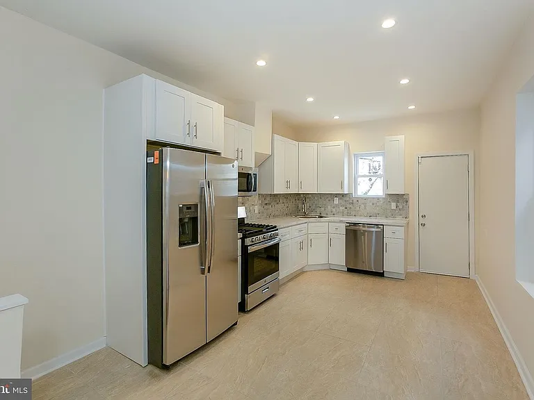 142 S Peach St — Photo 7