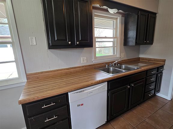 4th image of 3925 64th St