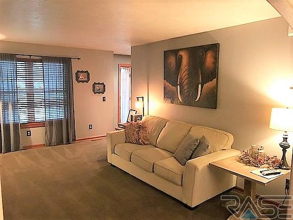 5th image of 901 W Sterling Oak Dr