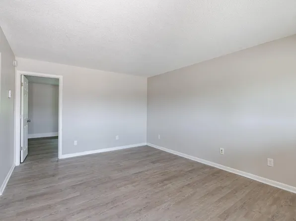 209 N Woodland Dr #1, Radcliff, KY 40160