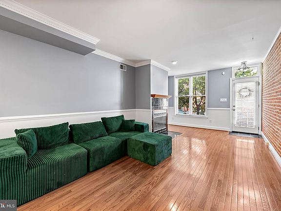 4th image of 3211 Foster Ave