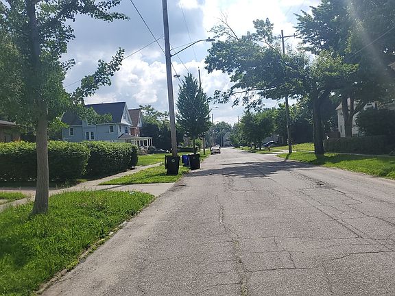 4th image of 10731-33 Lee Ave