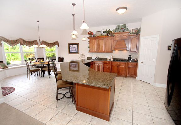 3rd image of 7244 Middlemoor Ln