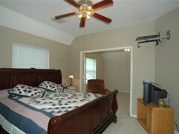 5th image of 1810 Wyndale Dr