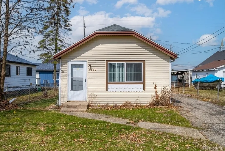 1377 Allen St — Photo 13