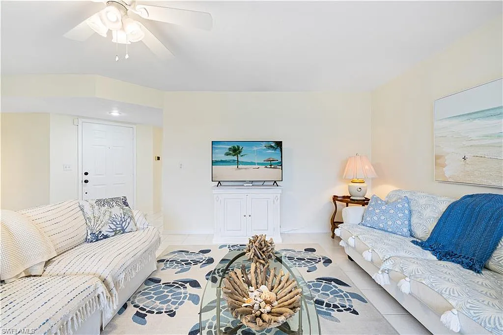 2 bed, 2.0 bath, 1350 sqft, $7,300 — Photo 3