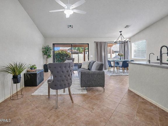 3rd image of 25211 S BRIARCREST Drive