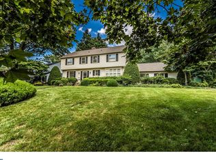 137 Ramblewood Rd, Moorestown, NJ 08057