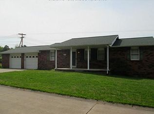 301 Sunset Dr, Hurricane, WV 25526