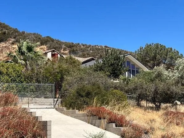 12215 Johnson Rd, Lake Hughes, CA 93532