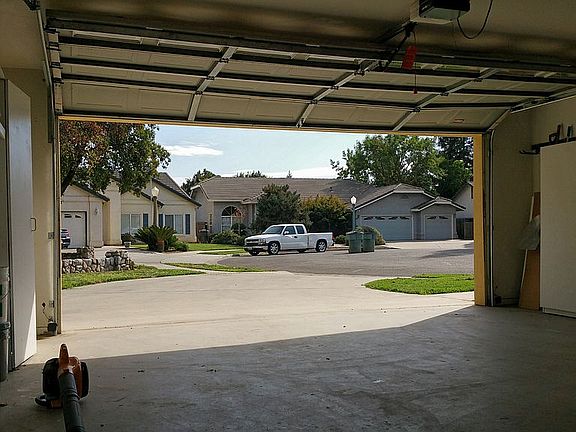 4th image of 610 E Oakridge Ct