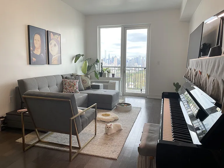 3312 Hudson Ave #10G — Photo 2