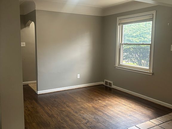 4th image of 3760 Lincoln St