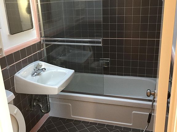 5th image of 1219 47th Ave APT 8