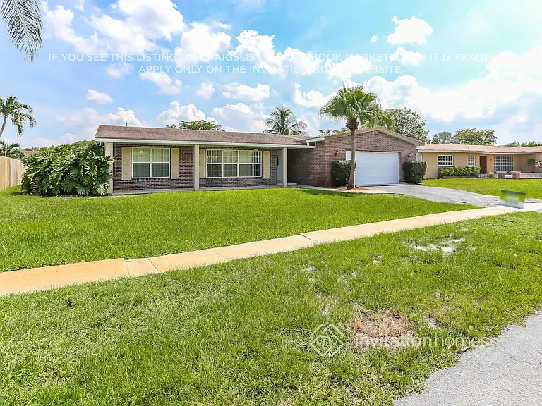 10900 NW 19th St — Photo 2