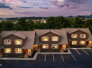 2661 Valley Heights Dr, Pigeon Forge, TN 37863