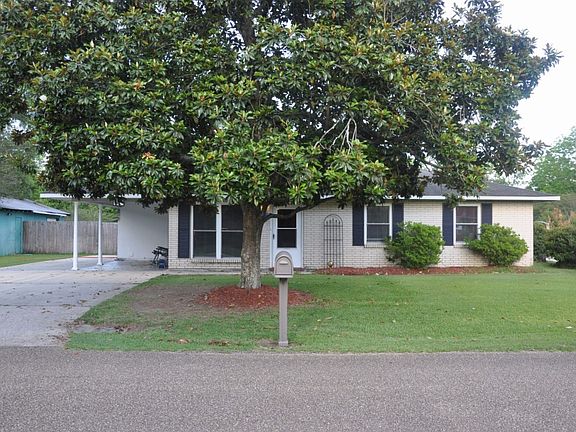 2nd image of 2126 N Amelia Ave