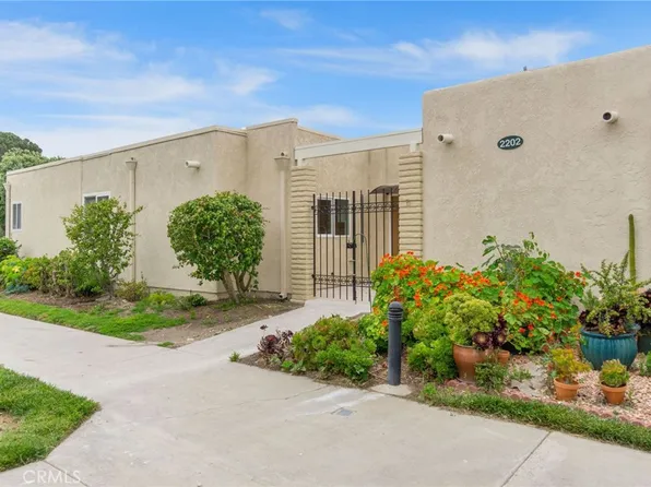 2202 Via Mariposa E Unit B, Laguna Woods, CA 92637