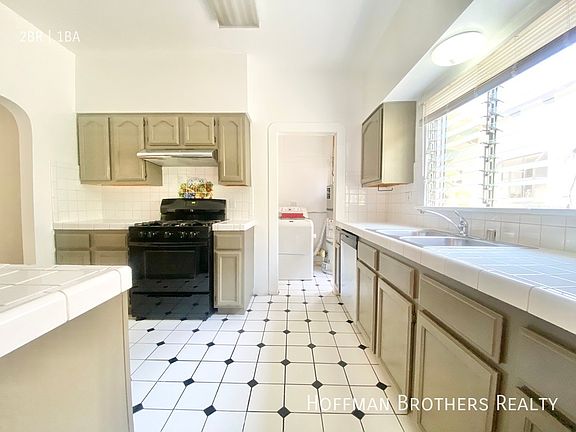 3rd image of 506 N Genesee Ave #1/2