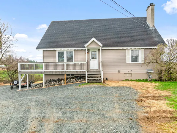 227 W Berkshire Road, Enosburg, VT 05450