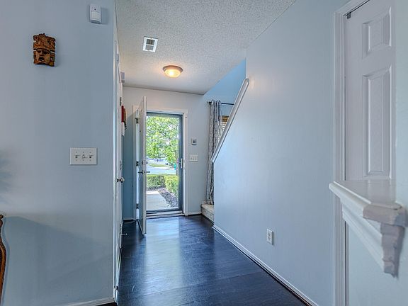 3rd image of 9 Bellmore Ct
