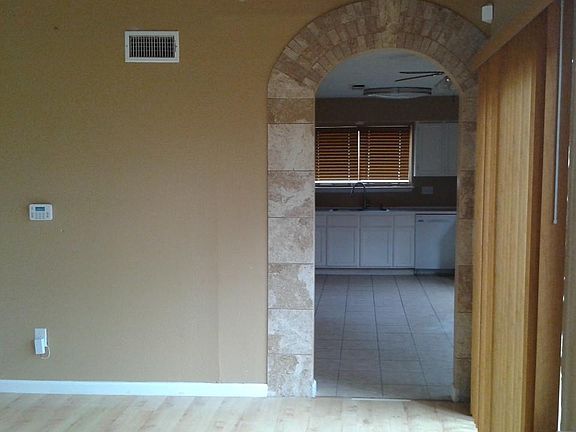 4th image of 1722 Oakwell Ln
