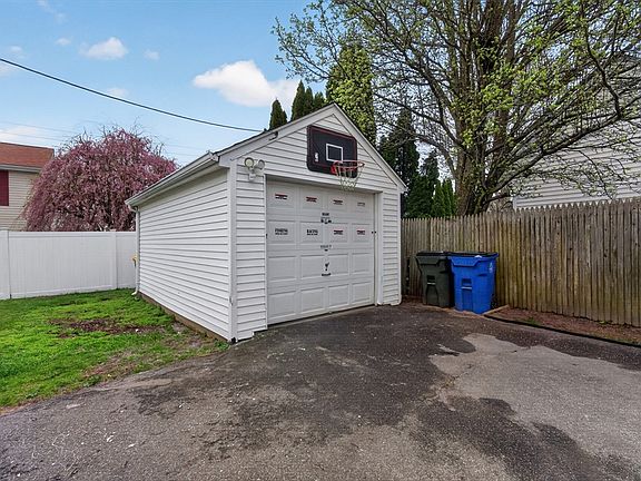 4th image of 37 Blakely Ct