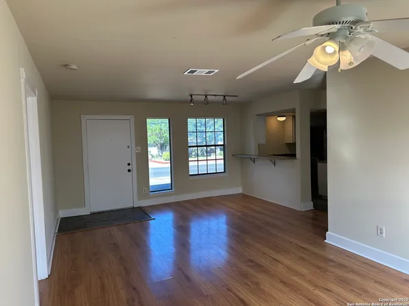 617 Oak Park #617, Boerne, TX 78006