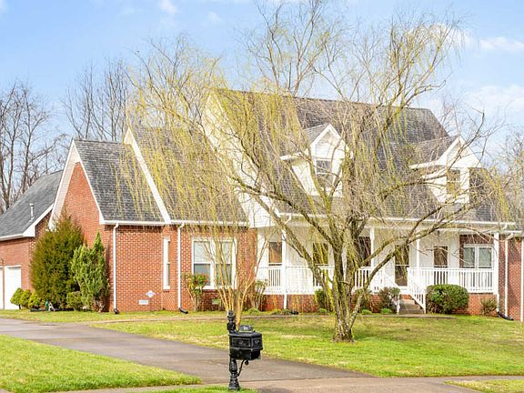 4th image of 588 Bristol Ct