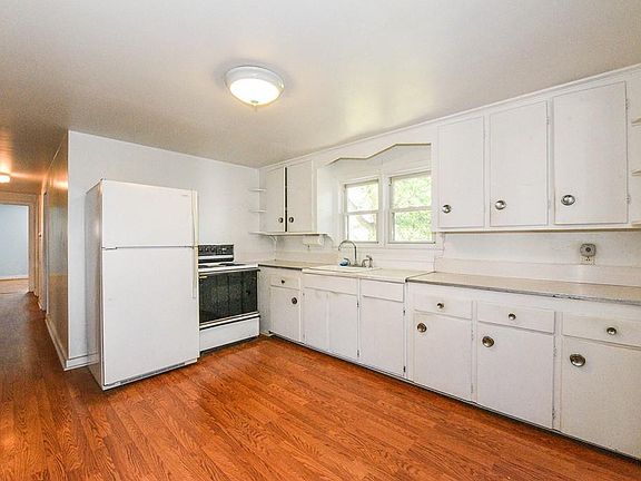 2nd image of 563 Chandler St