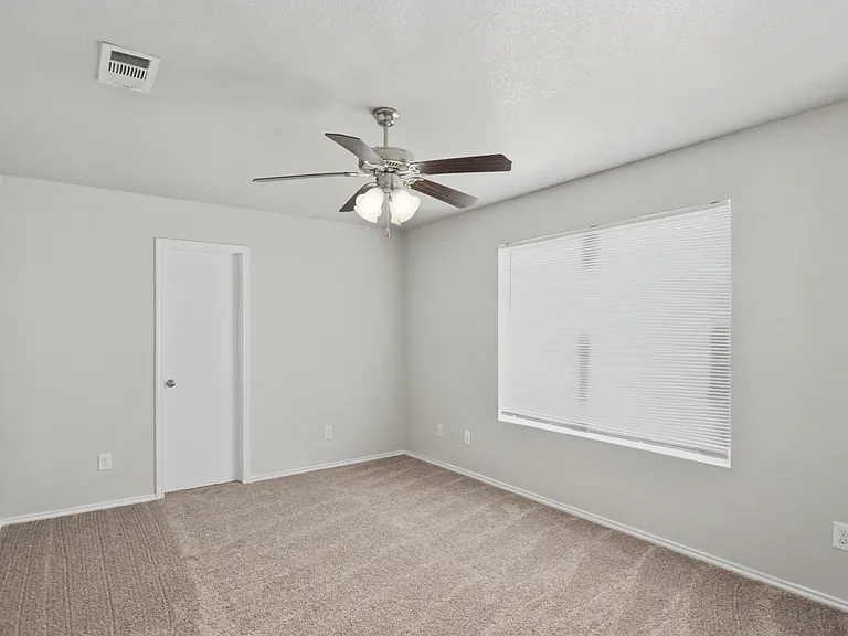 3304 Regency Ct — Photo 11