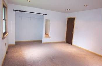 5th image of 102 Douglas Dr