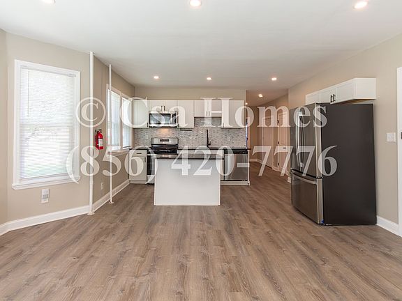 3rd image of 1033 Collings Ave APT 1