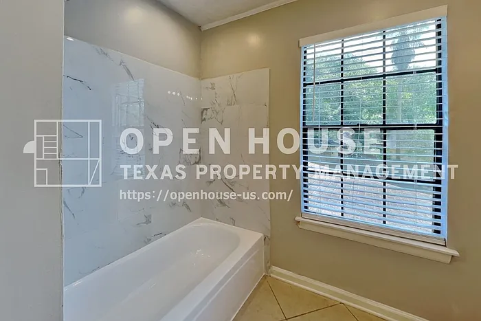 3918 Forest Village Dr — Photo 23