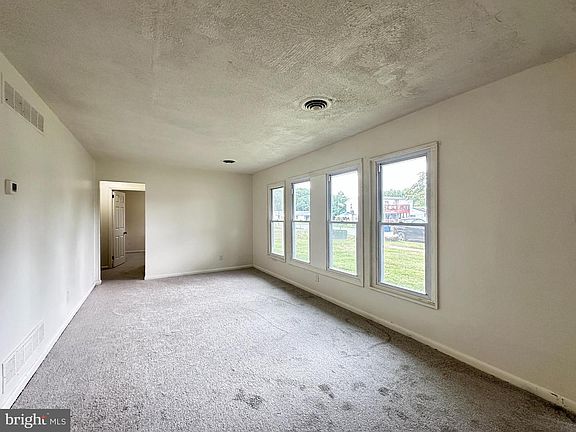 3rd image of 105 N Governors Blvd