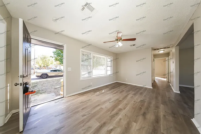 1517 Oelke Dr — Photo 3