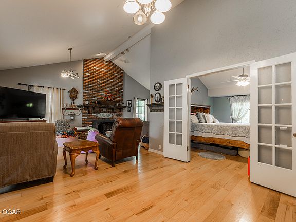 5th image of 454 Green Hill Ln