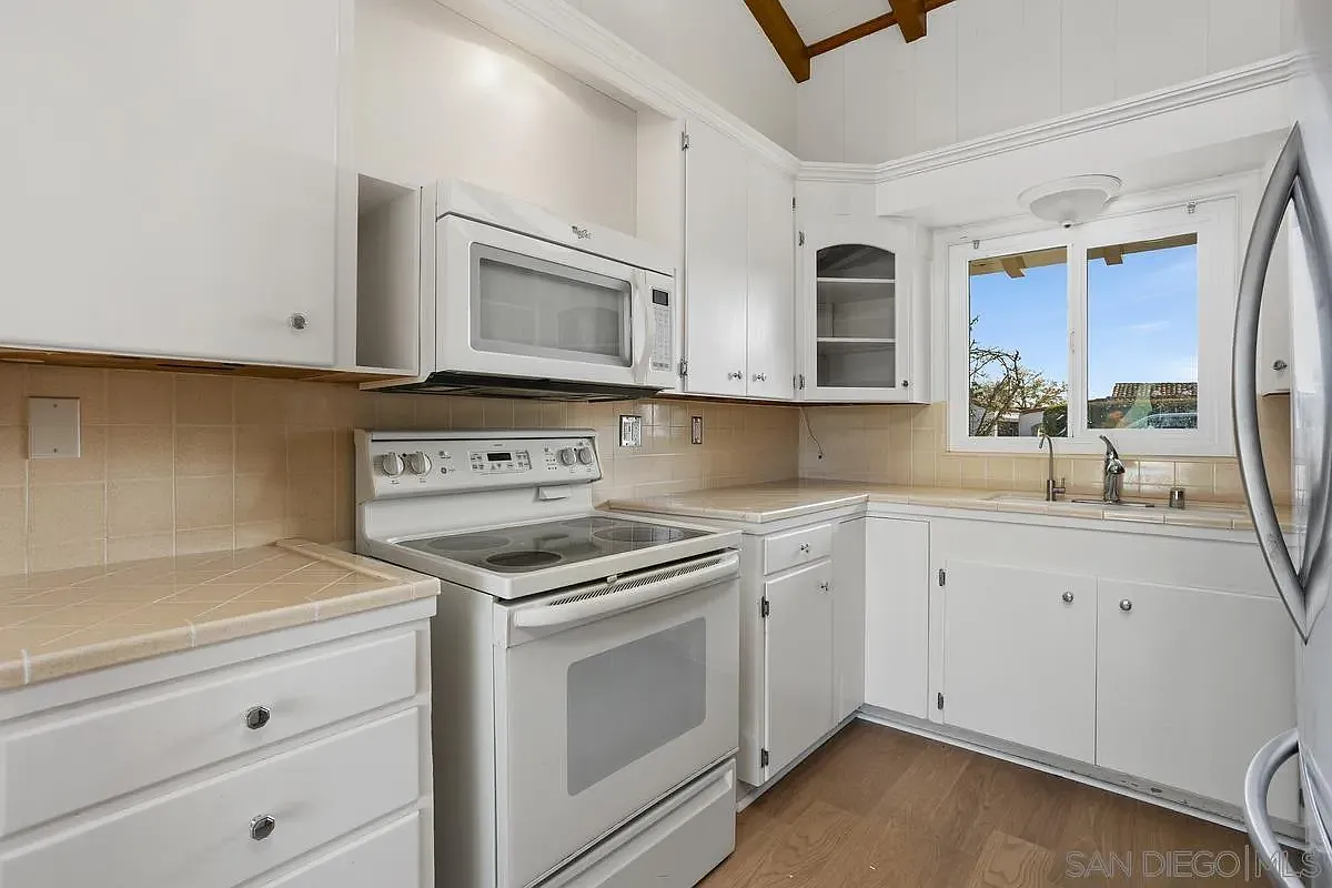 2 bed, 2.0 bath, 1200 sqft, $6,000 — Photo 4