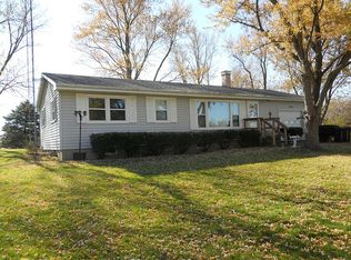 205 Hickory Dr, Roberts, IL 60962