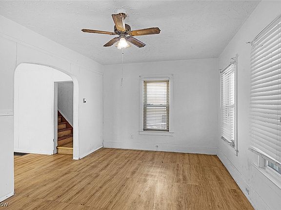 4th image of 1260 E 113th St