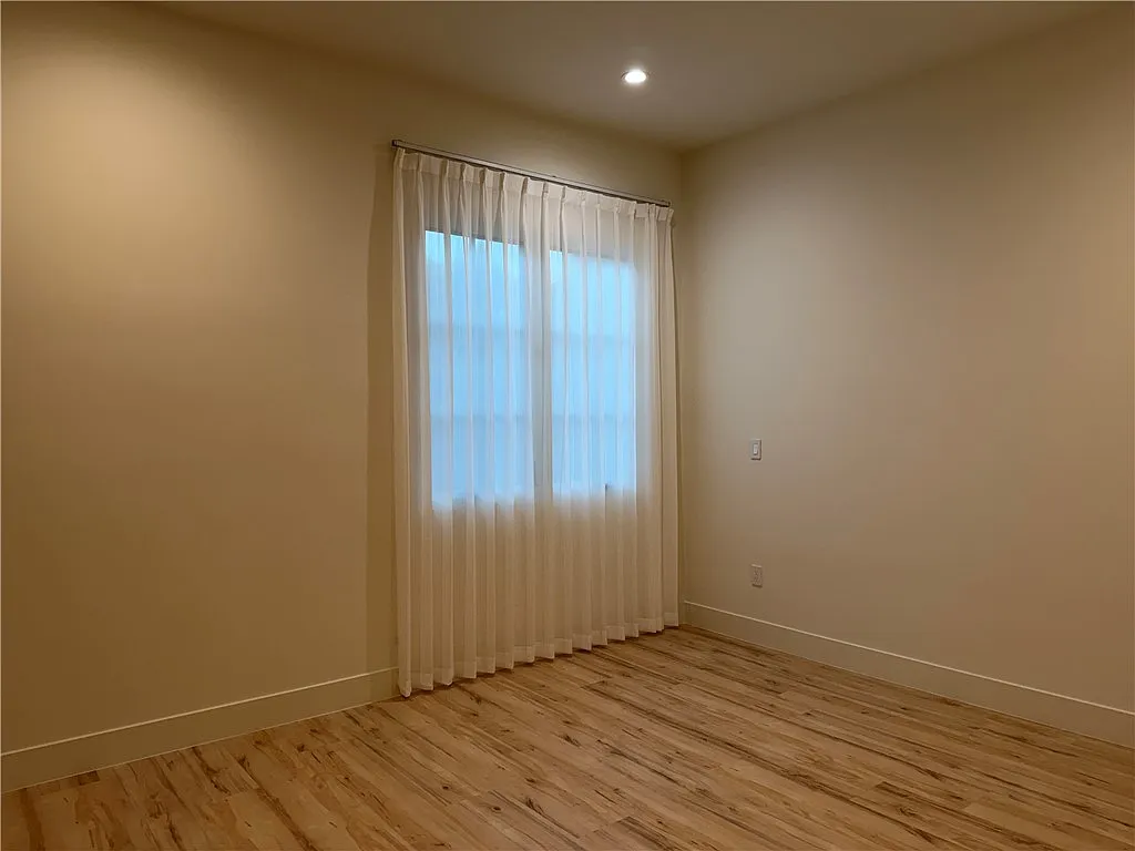 Building Photo - 53 W Wistaria Ave #53
